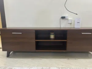 طاولة تلفزيون