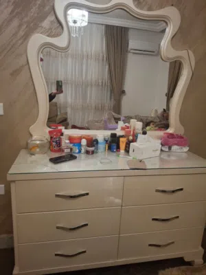 غرفة نوم خشب لاتيه وزان كاملة بحالة جيدة