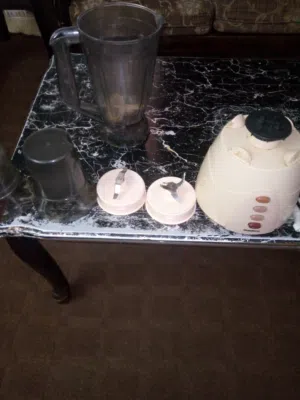 خلاط للبيع شغال نظيف معاه اغراظه   مع عربايه اطفال نظيفه خلاط نوعيه نظيفه كولدكس مع اغراظو كلو شغال