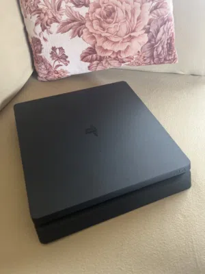 بلاستيشن 4 للبيع استخدام شهر السعر قابل للتفاوض