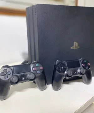 يوجد PS4 pro  1000قيقا مهكر معه 2ذرع فيه فوق ال15 لعبة  معه جميع ملحقاته وخيط HD دقة 4K تبديل ب فايف