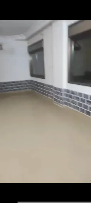 ٣ غرف نوم . غير مفروشة . سنوي0