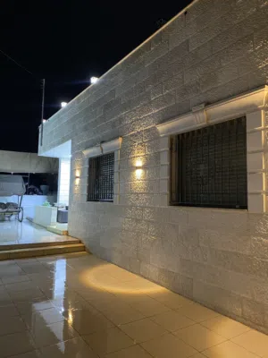 3 Bedrooms . 3 Bathrooms . 160 m20