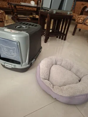 وساده و بوكس رمل للقطط مستعمل للبيع