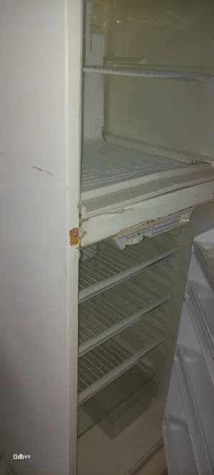ثلاجة للبيع