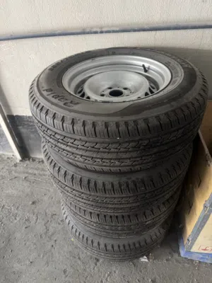 للبيع رنقات مع تواير شبة جديده حجم 15رنقات 140 دينار