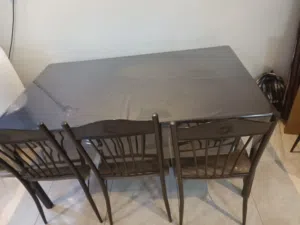 طاولة طعام