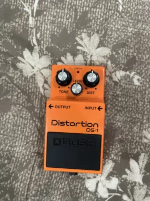 Boss Ds-1 distortion pedal