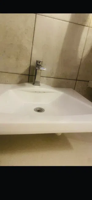 حوض حمام بالخلاط