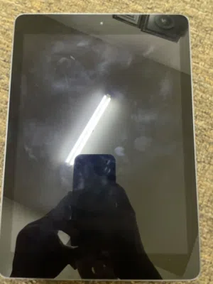 Apple iPad 128 GB in Abu Dhabi