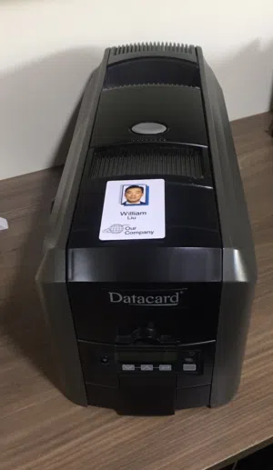 طابعة بطاقات بلاستيكية Datacard cd820