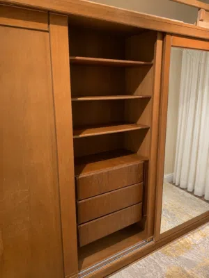 خزانة ملابس ابواب سحاب