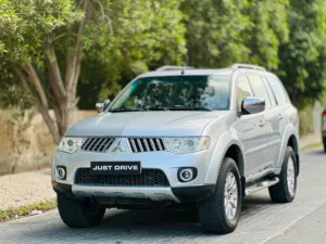 mitsubishi pajero sport 2009 full options with sunroof 7 seater family SUV vehicle