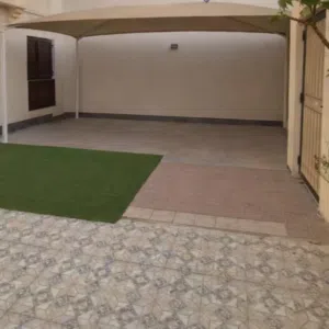 مظلة للسيارة (مستعملة )