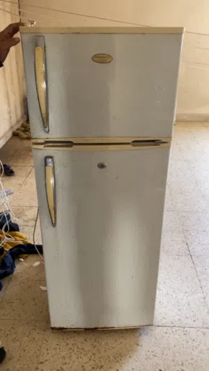 ثلاجة للبيع