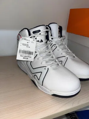 حذاء فيلا رياضي