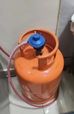 اسطونة غاز بالمنظم والخرطوم للبيع