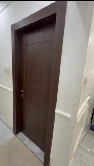 للبيع أبواب