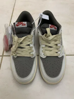 Jordan 1 low travis Scott