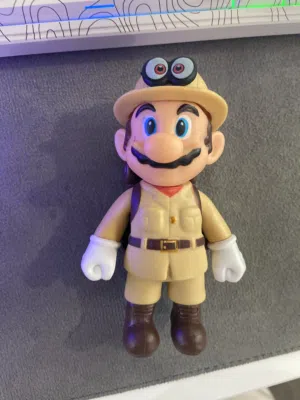 مجسم سوبر ماريو المستكشف (مقطوع عن السوق) super Mario the explorer figure