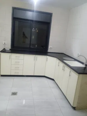 شقة لإيجار في عمارة رياض التوتير