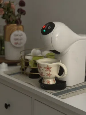 ماكينة قهوة dolce gusto genio s plus بسعر 500دل ومعها حاملة كبسولات هدية
