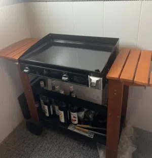 شواية غاز (بلانشا) ممتازة – صنع في فرنسا – بحالة ممتازة جداً!  Gas Griddle (Plancha)– Made in France