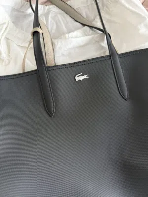 شنطة ماركة لاكوست مستعملة للبيع