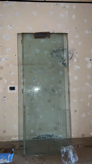 زجاج للبيع مستعجل ولا خبش بسمالله مشاء الله خانه غليضه بسعر كربوني