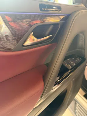 لكزس LX 600 موديل 2023 فئة بلاتينيوم  واحد على وأحد  فل مواصفات  عداد المسافة 18000  السيارة بحالة م