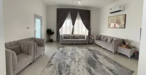 طقم كنب مع طاولتين