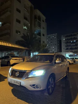 2015 Nissan Pathfinder SV (193k km)