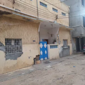منزل دورين للبيع في طريق السور بالقرب من جامع الهوني