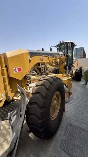 اذكرو الله للبيع كليدر  Grader موديل 2008  بحالة ممتازة وجاهز للعمل فوراً التواجد في الشارقه الصجعه
