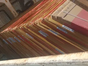 60 صندوق بورسالين هندي جديد 17 صندوق بورسالين ليبي جديد 10 أكياس كولة 1 بريمر للبيع 6000 دينار
