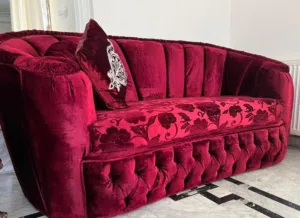 للبيع طقم كنب فخم بحالة ممتازة جديد مكون من 10 مقاعد