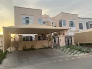 422 m2 More than 6 bedrooms Villa for Sale in Muscat Al Khoud