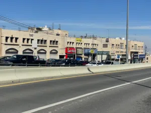 مجمع تجاري للبيع فقط بسعر الأرض