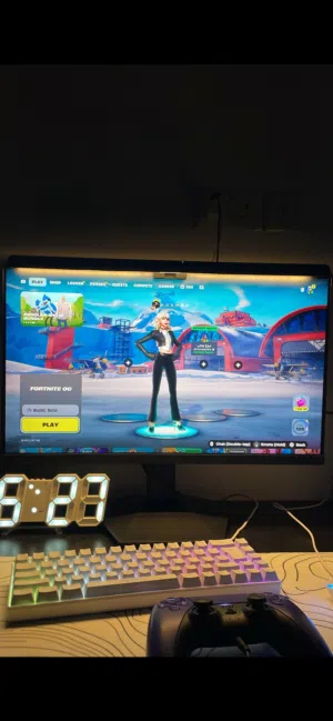 شاشة جيمينج ممتازه جدا وبحالة الوكاله تفاصيل الشاشه في الوصف