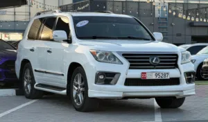 ليكزس LX570 خليجي مالك اول من الوكاله اتنين مفتاح فل اوبشن اعلي مواصفات م