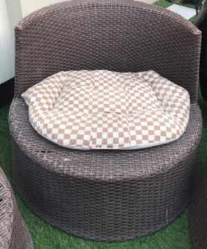 خمس كراسي بدون الوسادة للبيع