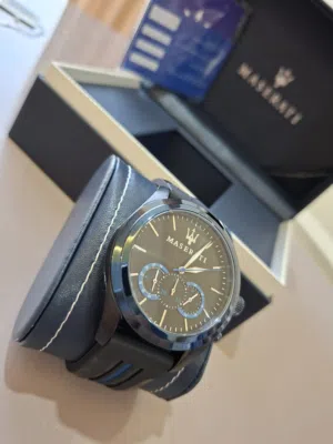 ساعة مزراتي جديدة لم تستخدم بكامل المرفقات وكرت الضمان مختوم