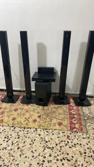 استيريو ومظخم صوت اربع سماعات + سماعتين + جهاز مظخم صوت صناعه يابانيه صوت عالي تصلح للعراس بسعر مغري
