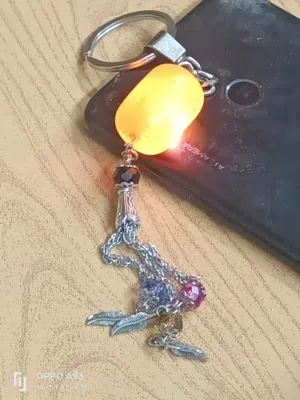 مدالية حجر كهرمان اصلي اصلي حجر طبيعي من صنع الطبيعه لايقدر بالمال أنة كنز