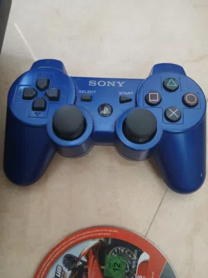 بحالة جيدة مع يده وسلك توصبل الكهرباءpro Playstation 3