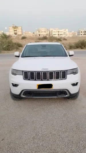 Used Jeep Grand Cherokee in Dhofar