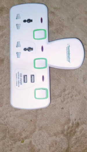 مشترك ثلاثي مع وصلات USB من تيرمينيتور