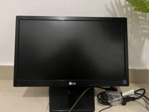شاشة lg حجم 19
