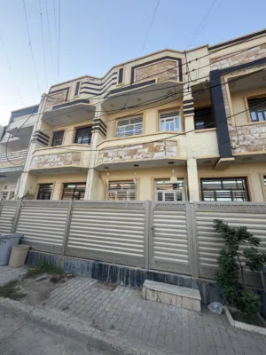 بيت للبيع حي الجامعه  بل قرب من جامع نجمة تحتوي على صاله+مطبخ+حمام عدد2 وغرف نوم عدد2