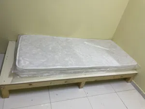 سرير مع المرتبه